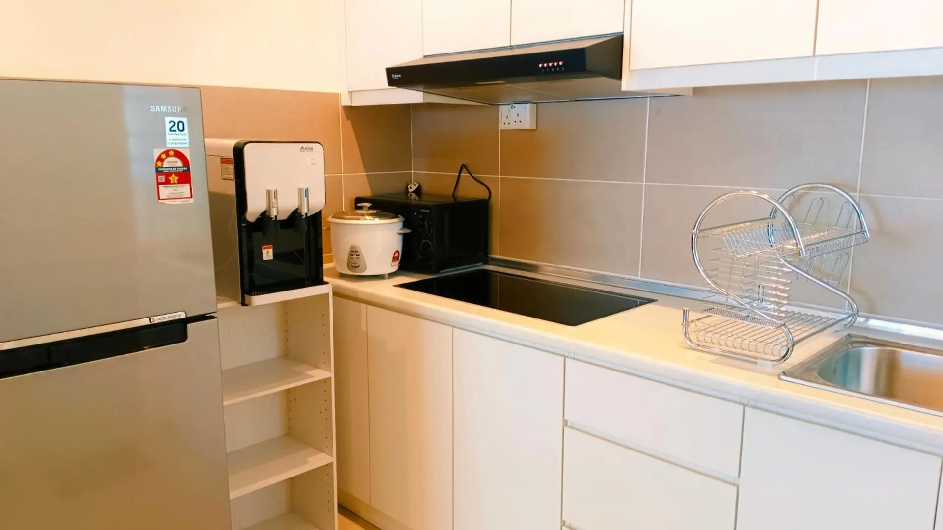 Kulai D Putra Suites Beside Ioimall Near Jpo And Airport Apartment